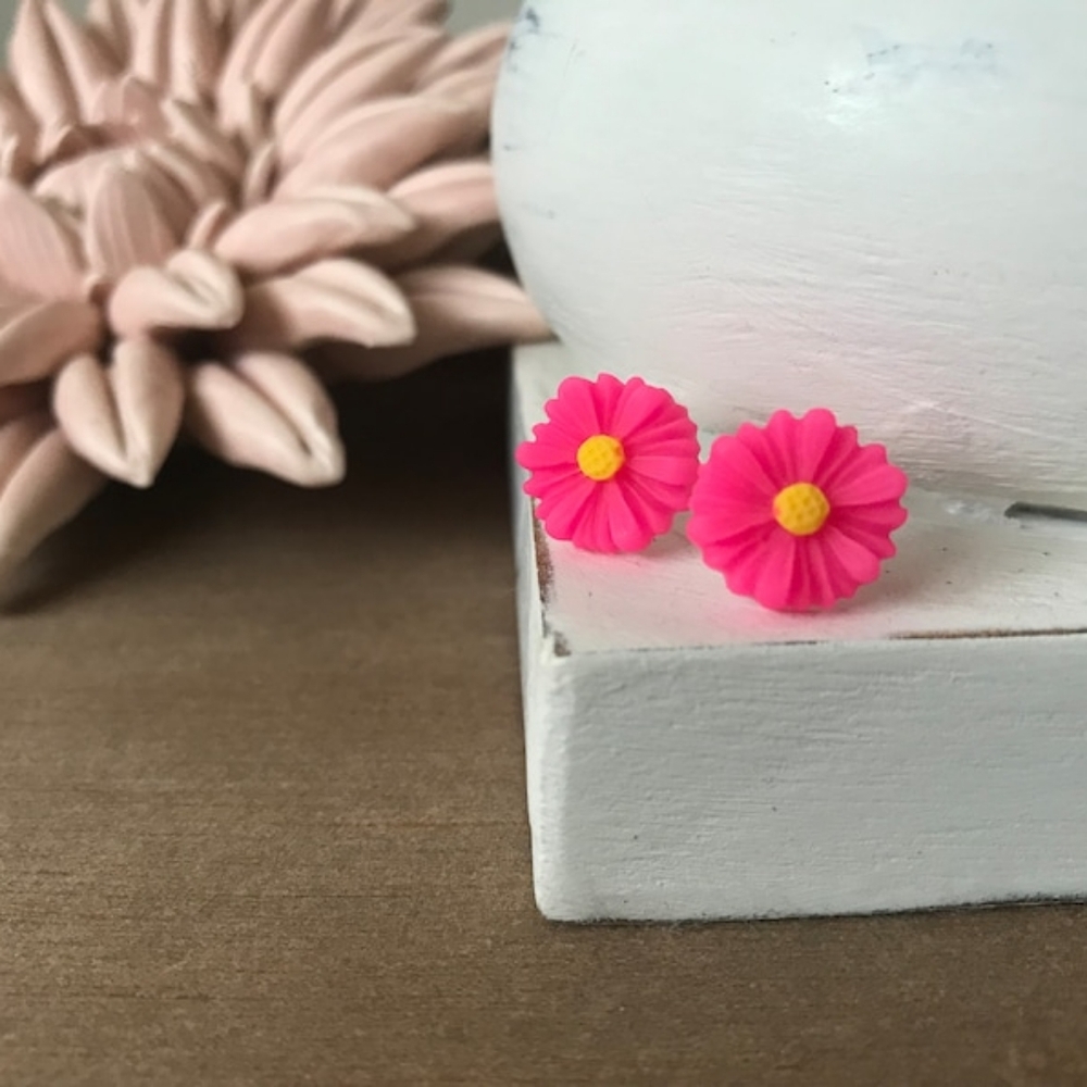 4 pairs of earrings 🌺 - Picture 3 of 3